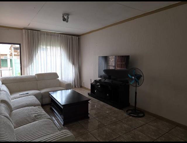 2 BEDROOM TOWNHOUSE FOR SALE IN MONTANA PARK